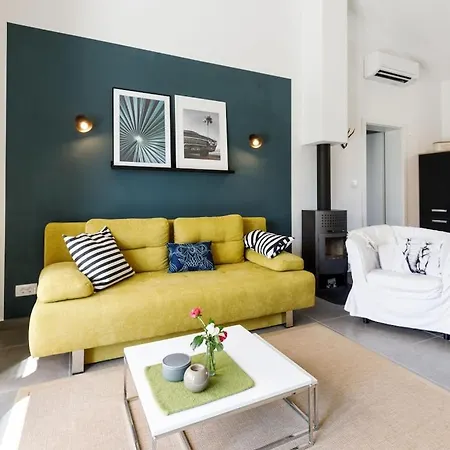 1-bedroom *